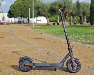 Patinete Xiaomi 4 con accesorios