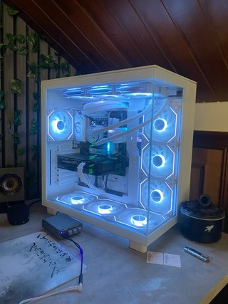 PC Gaming Blanco con Iluminación LED
