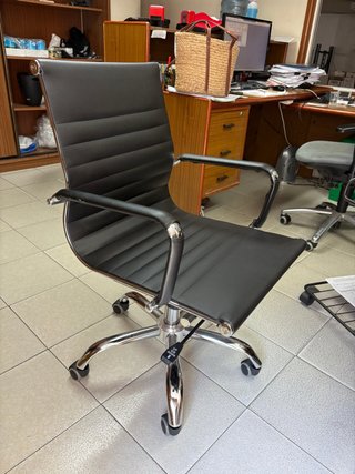 Silla de oficina negra