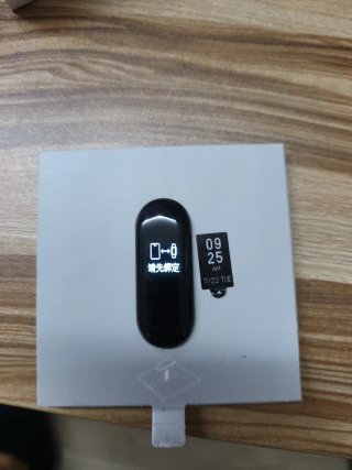 Xiaomi Mi Band 3 con pulsera transparente tono