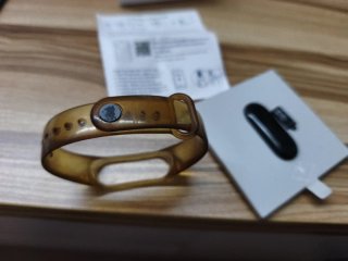 Xiaomi Mi Band 3 con pulsera transparente tono