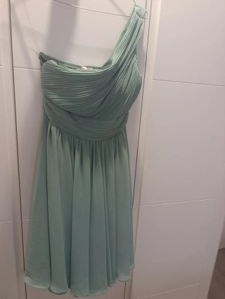 Vestido verde de fiesta asimétrico