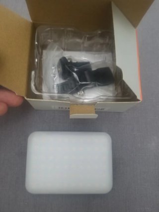 Foco de luz LED portátil con batería
