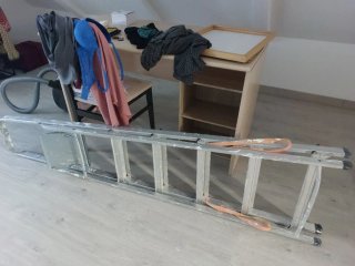 Escalera plegable de aluminio