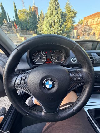 BMW Serie 1 118i 143 CV · 6V · 5 PUERTAS · TECHO S