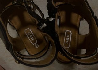 Sandalias Negras H&D con Tachuelas