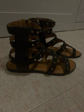 Sandalias Negras H&D con Tachuelas