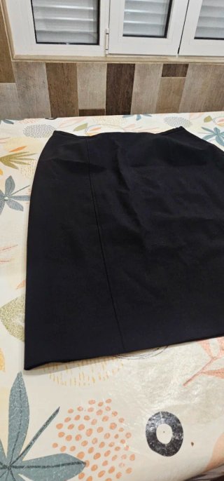 Falda negra elegante