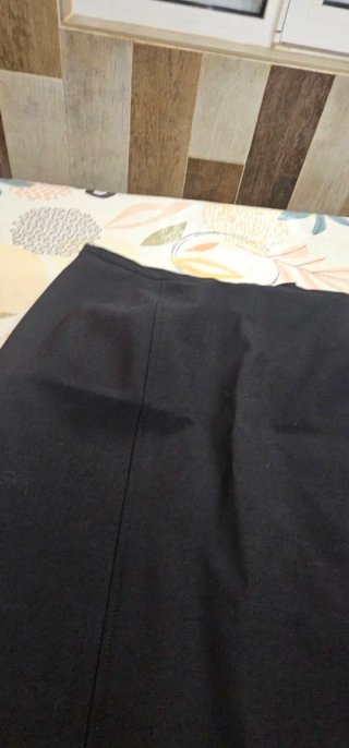 Falda negra elegante
