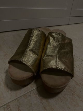 Zuecos Dorados Shambao