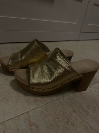 Zuecos Dorados Shambao
