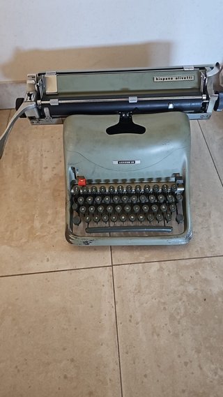 Máquina de escribir Hispano Olivetti