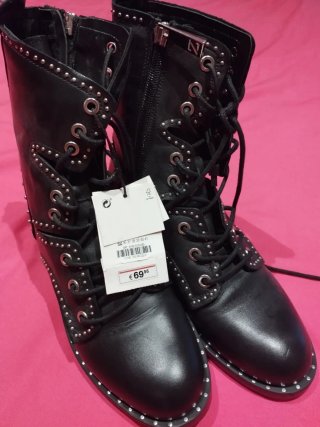 Botines de Piel con Tachuelas Zara Talla 36