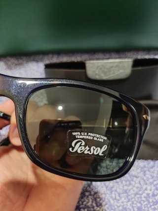 Gafas de Sol Persol azul marino.