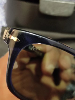 Gafas de Sol Persol azul marino.