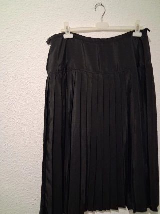 Falda plisada negra