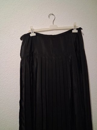 Falda plisada negra