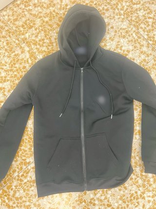 Felpa nera con zip taglia s ma veste m