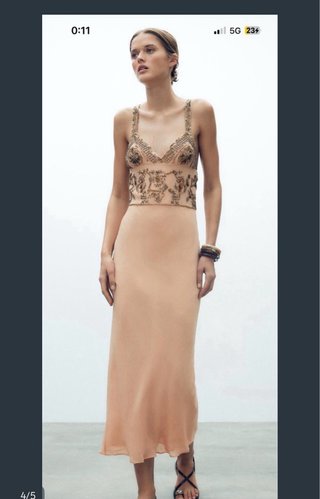 Vestido largo con bordado de abalorios