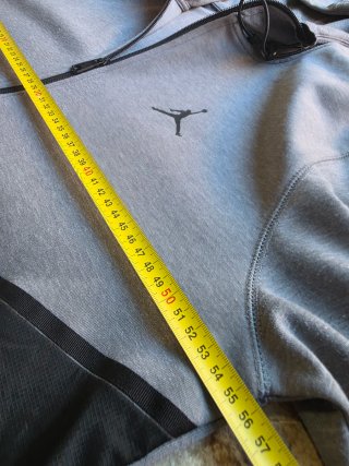 Chaqueta Jordan Gris y Negra con Capucha
