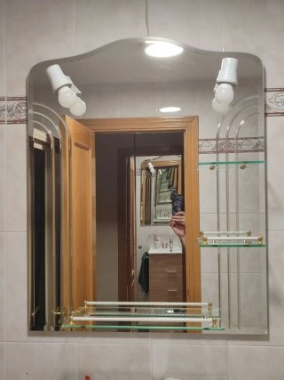 Espejo de baño con estantes