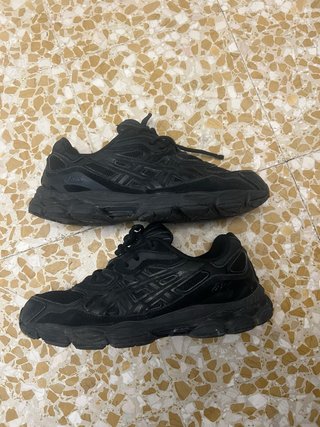 Scarpe Asics nere