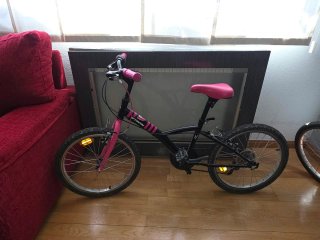 Bicicleta infantil BTWIN rosa y negra