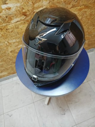 Casco de moto negro brillante Scorpion