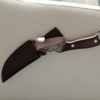 Cuchillo de Caza con Funda de Cuero