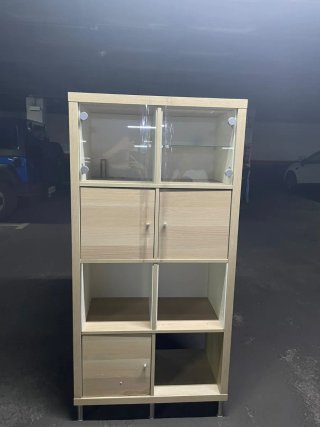 Estantería Ikea con Puertas y Vitrina