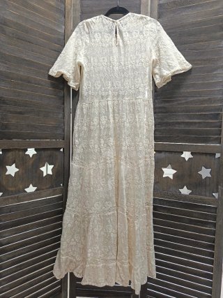 Vestido bordado con encaje ♡ Zara * talla L