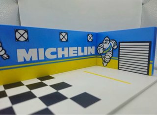 Diorama Michelin 1/64