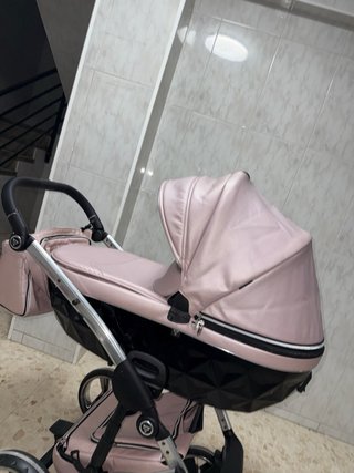 Carro de bebé Junama Diamond rosa y negro + silla