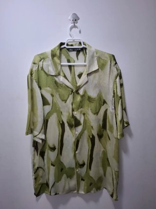 Camisa Zara verde y beige estampada Talla L