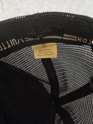 Gorra Louis Vuitton Negra y Dorada
