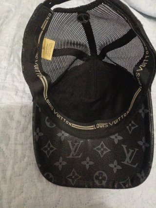 Gorra Louis Vuitton Negra y Dorada