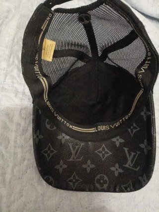 Gorra Louis Vuitton Negra y Dorada