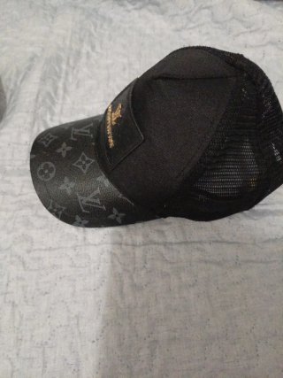 Gorra Louis Vuitton Negra y Dorada