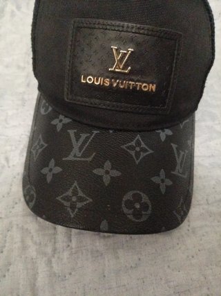Gorra Louis Vuitton Negra y Dorada
