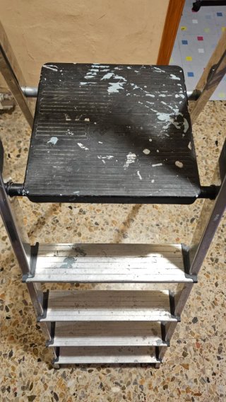 Escalera aluminio 5 peldaños