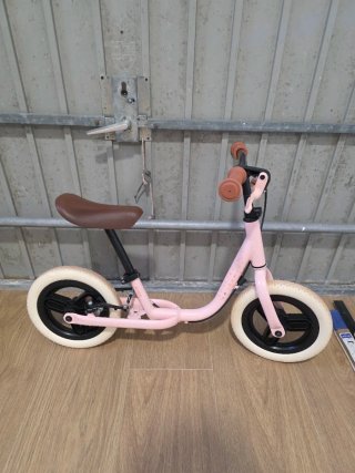 Bicicleta sin pedales rosa