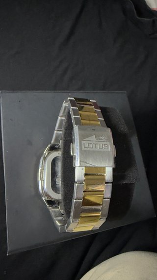 Reloj Lotus Oro y Plata 3 Meses Uso