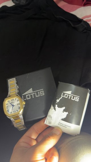 Reloj Lotus Oro y Plata 3 Meses Uso
