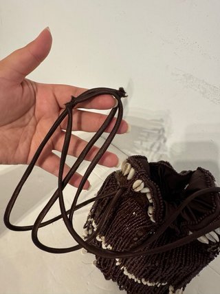 Bolso de mano Zara con abalorios