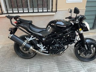 Hyosung 650 Naked Negra