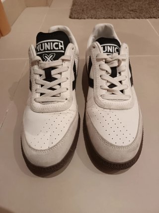 Zapatillas Munich Blancas y Negras