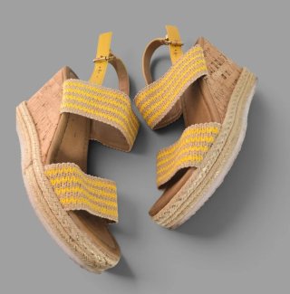 Sandalias de cuña con detalle trenzado
