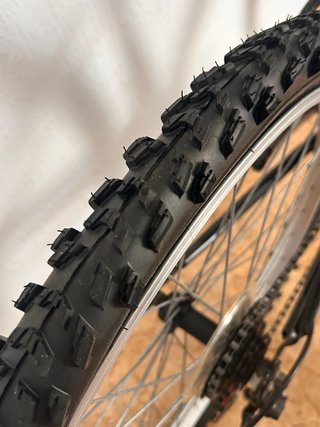 Bicicleta de montaña negra