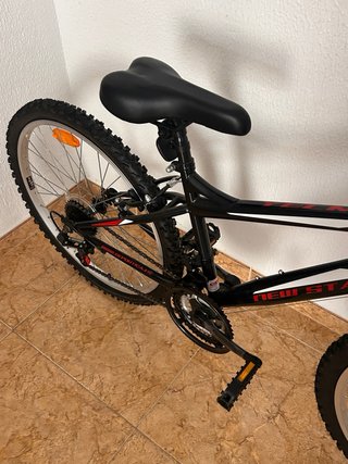 Bicicleta de montaña negra