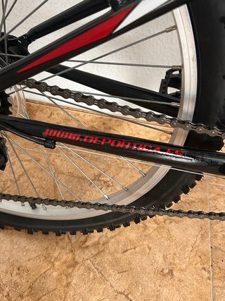 Bicicleta de montaña negra
